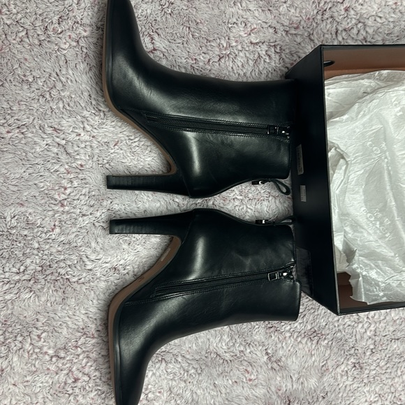 BNIB Coach Jemma Soft Calf Leather Black booties. - Picture 3 of 8